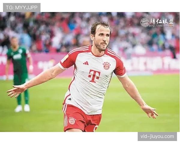 拜仁慕尼黑训练基地对媒体开放,凯恩状态正佳参与全部合练。